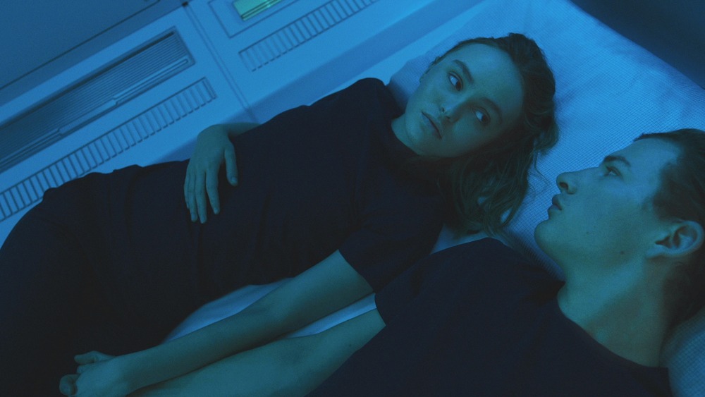 Passengers staring at each other in Voyagers movie 2021