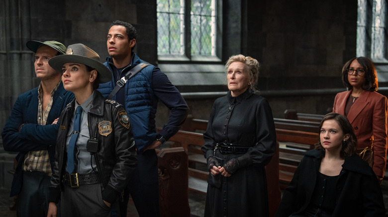 People gather in the church in "Wake Up Dead Man: A Knives Out Mystery" (2025)