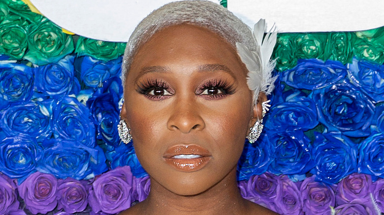 Cynthia Erivo blonde hair earrings