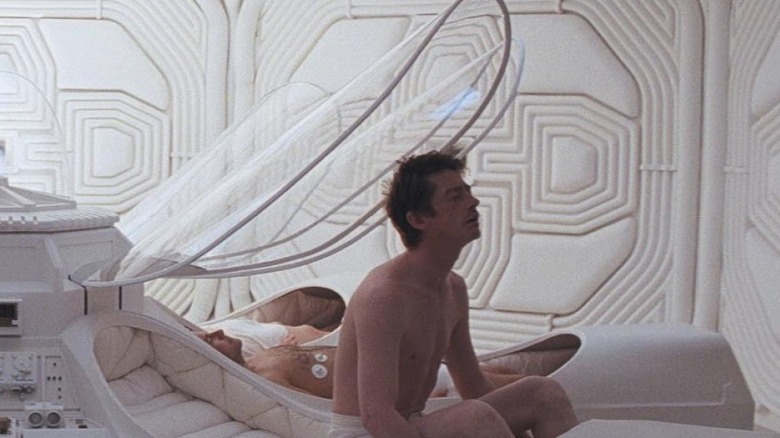 Nostromo crew in cryopods