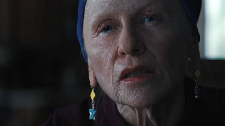 Gladys without makeup on talking to Alex in Weapons