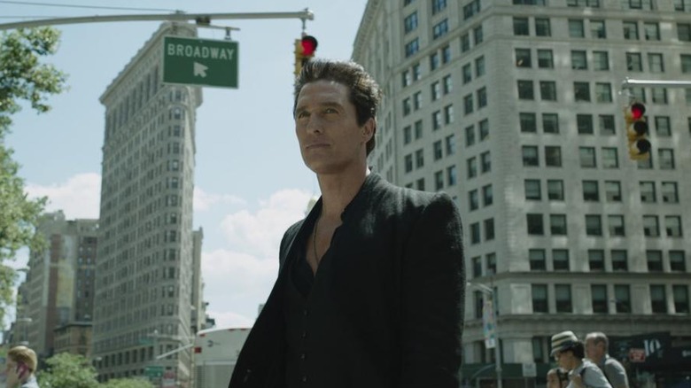 Walter standing in the city (2017)