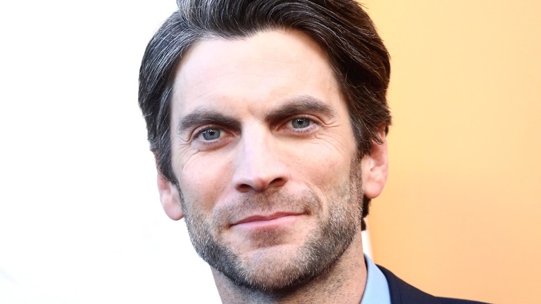 Wes Bentley smirking