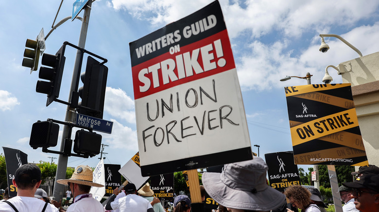 A WGA strike outside