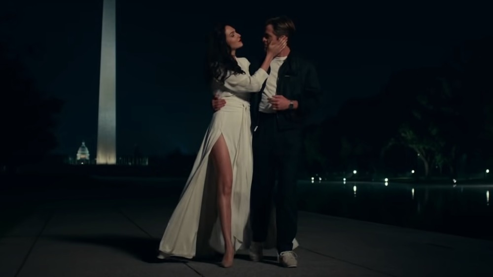 Gal Gadot and Chris Pine embrace