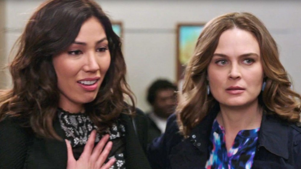 Michaela Conlin and Emily Deschanel as Angela Montenegro and Dr. Temperance Brennan in Bones