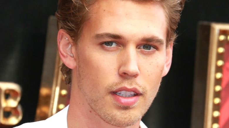 Austin Butler posing on a red carpet