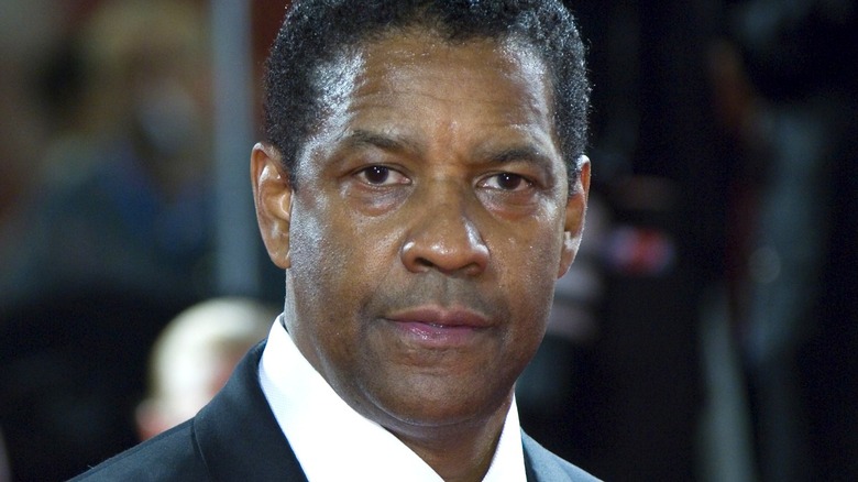 Denzel Washington posing at event