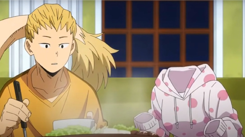 Hagakure and Ojiro eating dinner