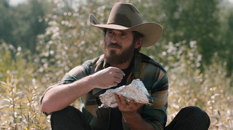 Lee eating out of tinfoil
