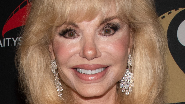 Loni Anderson posing at an event