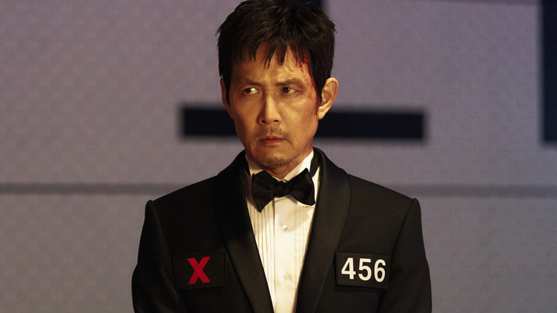 Gi-hun side-eyeing other finalists (2025)