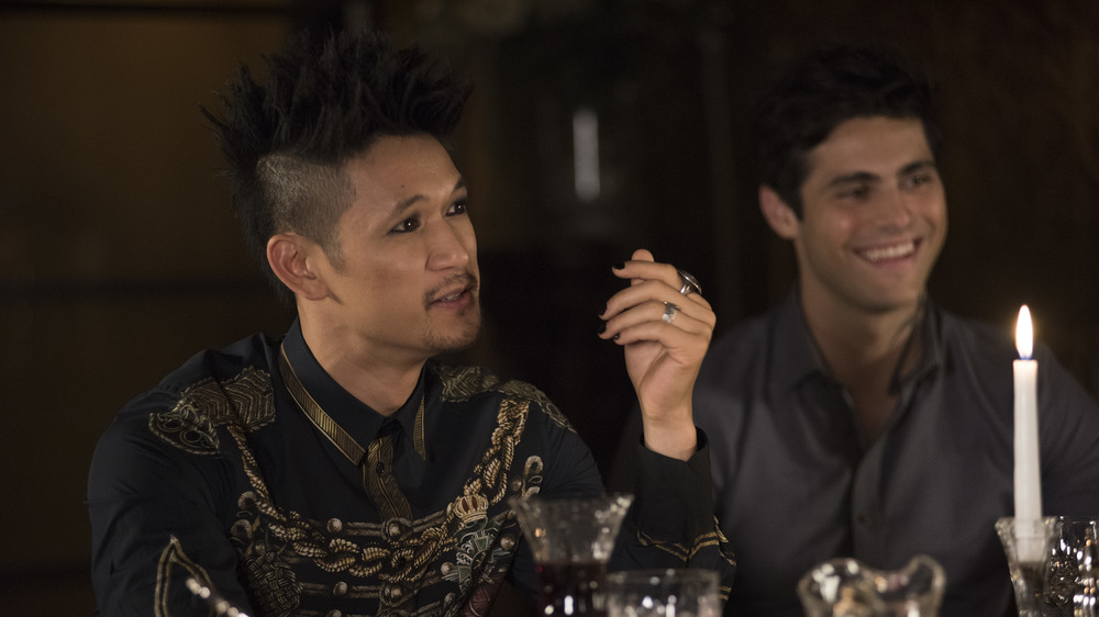 Magnus and Alec at the table