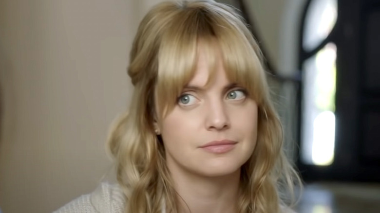 Mena Suvari looking determined in Becks