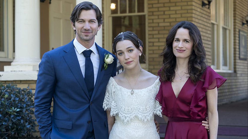 Michiel Huisman, Elizabeth Reaser, and Victoria Pedretti in The Haunting of Hill House