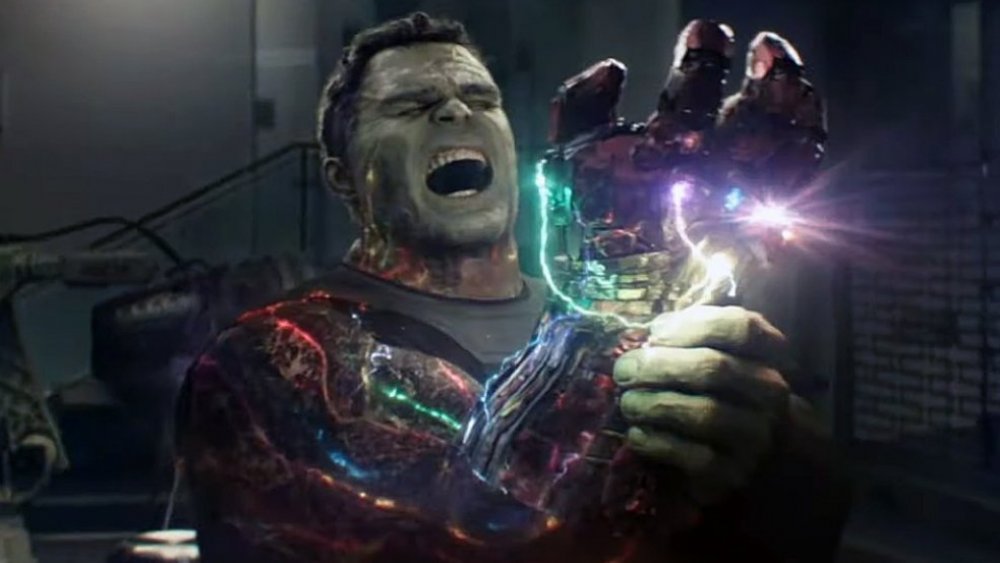 Hulk using the Infinity Gauntlet in Avengers: Endgame