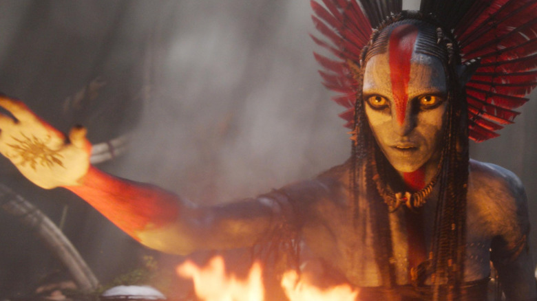 Varang stirring up a fire in Avatar: Fire and Ash (2025)