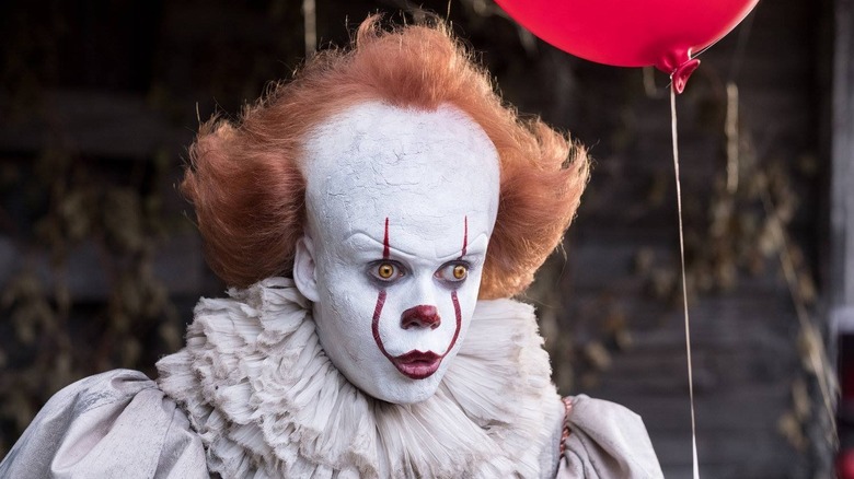 Pennywise surprised and with a balloon in his hand in "It" (2017)
