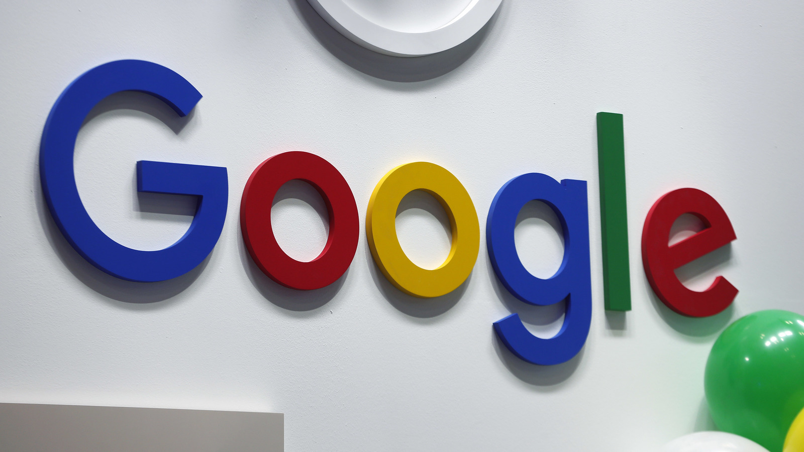 Catch google. Гугл раунд. google workers. google work. google is working.
