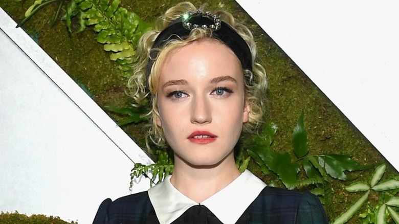 Julia Garner posing