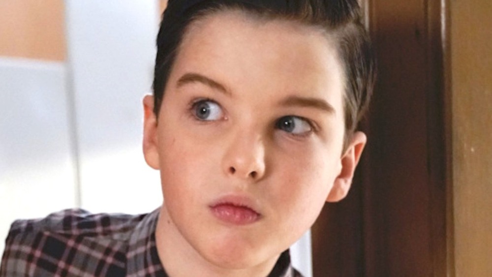 Young Sheldon peeking around corner