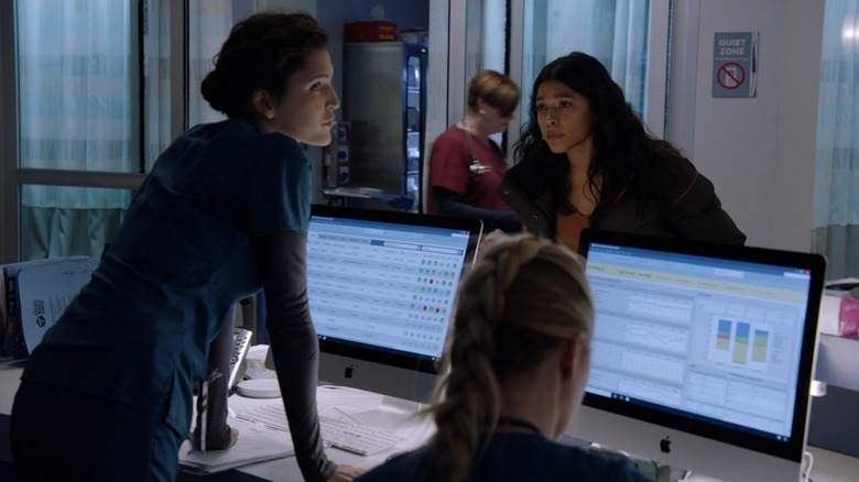ICU Nurse talking to Vanessa Rojas