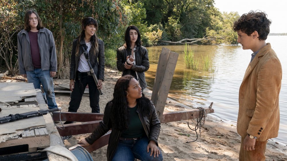 Hal Cumpston, Annet Mahendru, Alexa Mansour, Aliyah Royale, and Nicolas Cantu in The Walking Dead: World Beyond