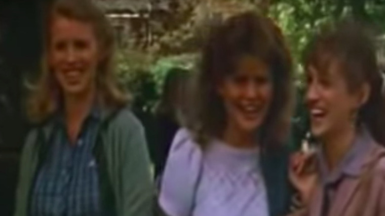 Marcia Dangerfield (l), Elizabeth Gorcey, and Sarah Jessica Parker