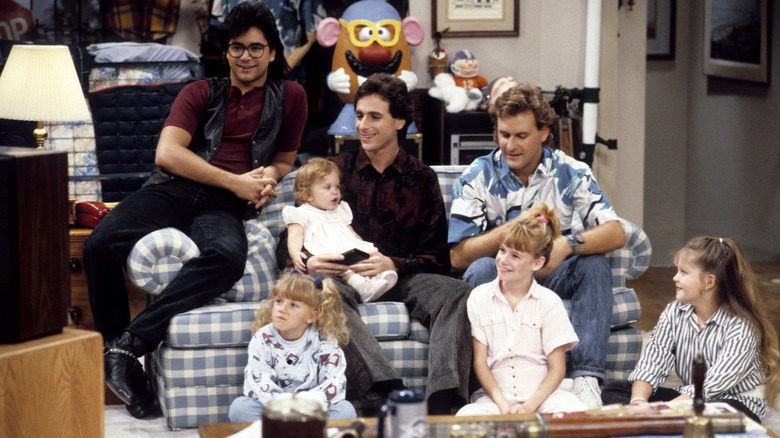 Jesse, Danny, Joey, Michelle, Stephanie, Kimmy, and DJ watching TV in the living room