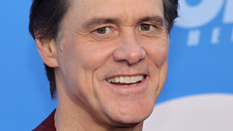 Jim Carrey smilng at camera