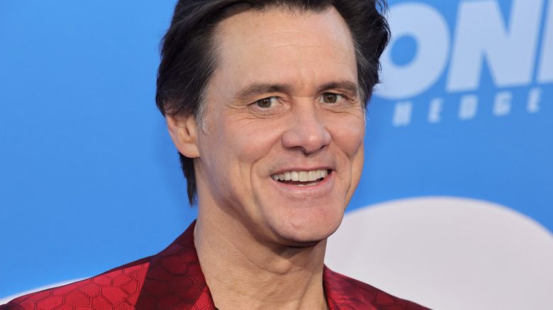 Jim Carrey smilng at camera
