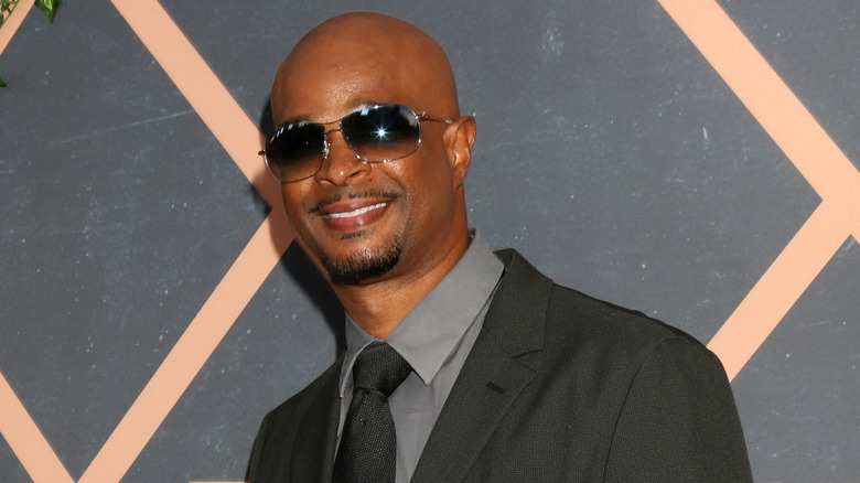 Damon Wayans wearing sunglasses