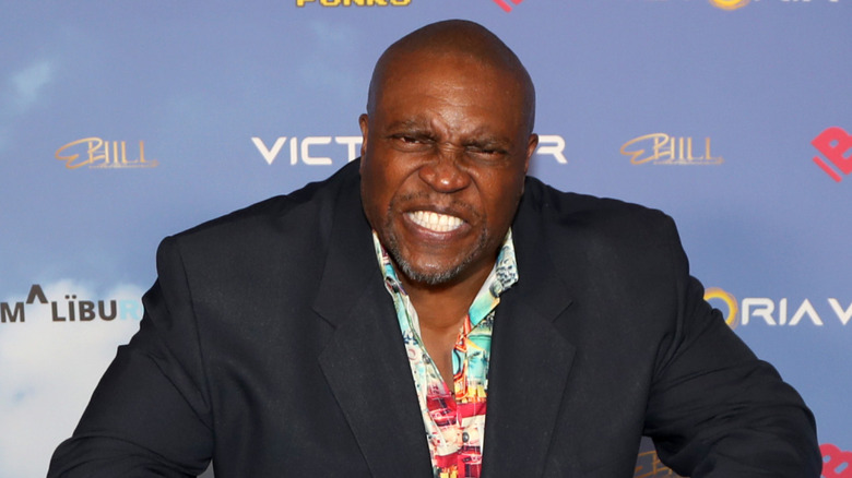 Lester Speight flexing