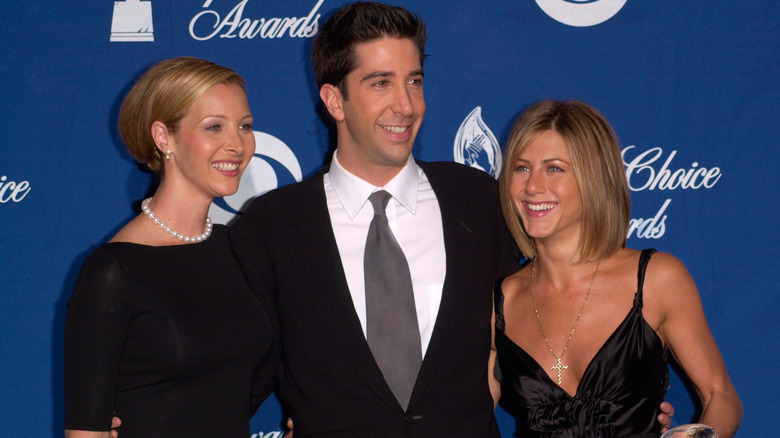 Lisa Kudrow, David Schwimmer and Jennifer Aniston smiling