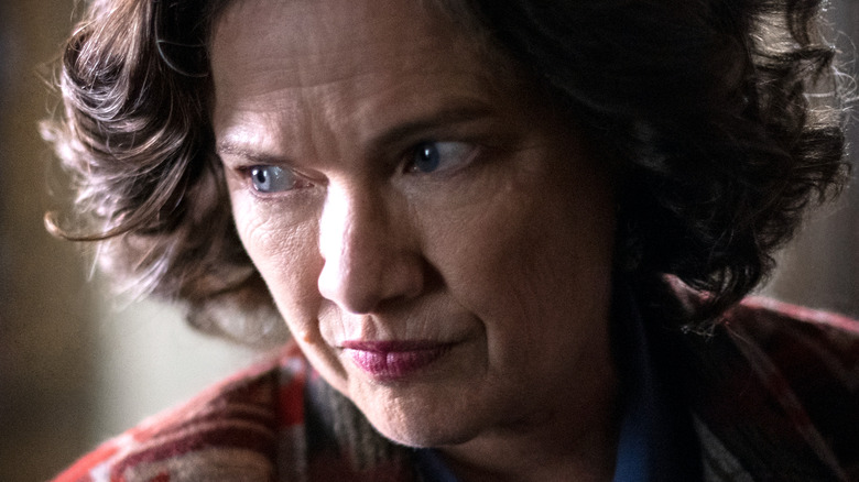 Heather Langenkamp looking to the side