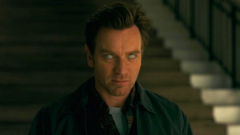 Ewan McGregor's Dan Torrance showing white eyes in Doctor Sleep