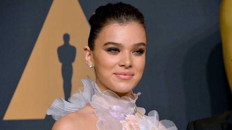 Hailee Steinfeld posing