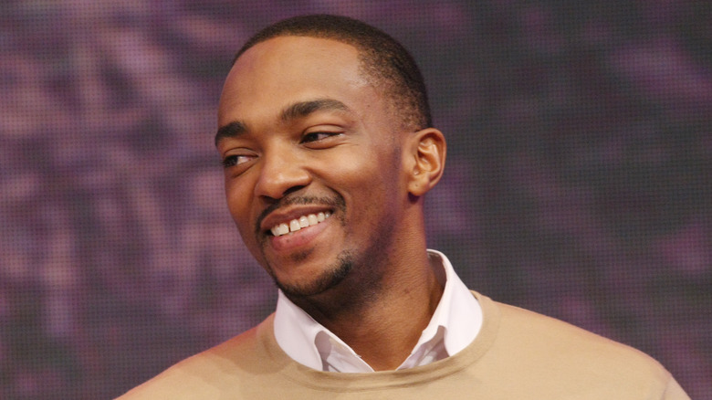 Anthony Mackie durante un'intervista