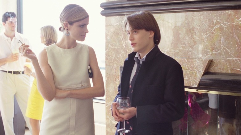 Amanda Peet smokes and chats in Igby Goes Down