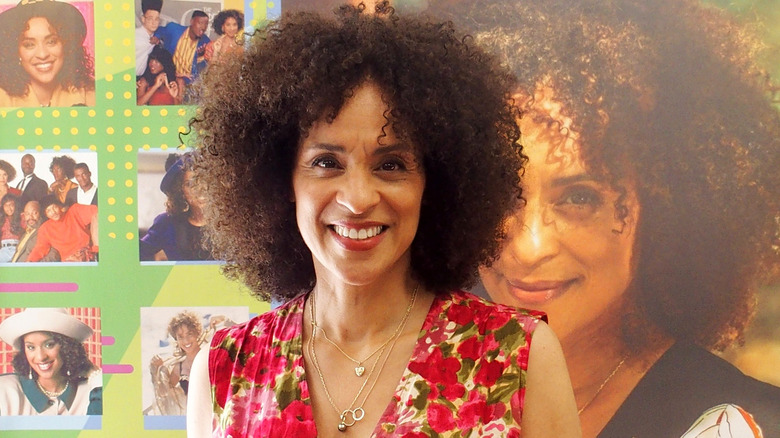 Karyn Parsons at autograph event