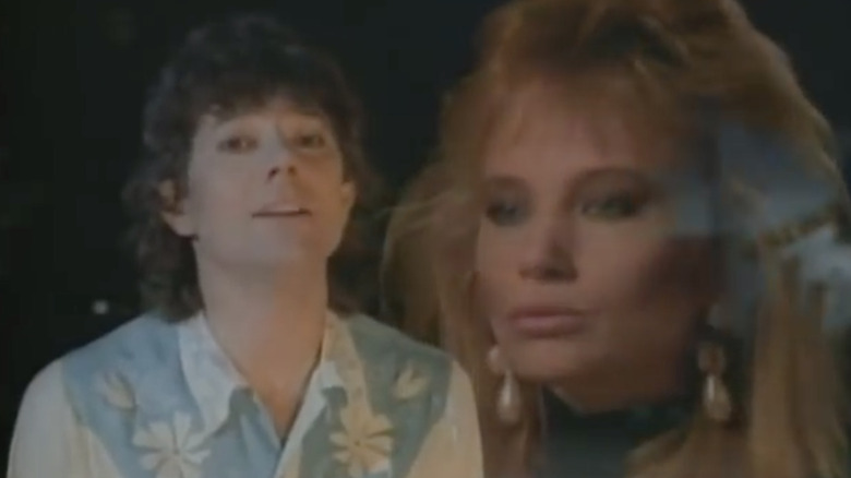 Still from "Sara" video
