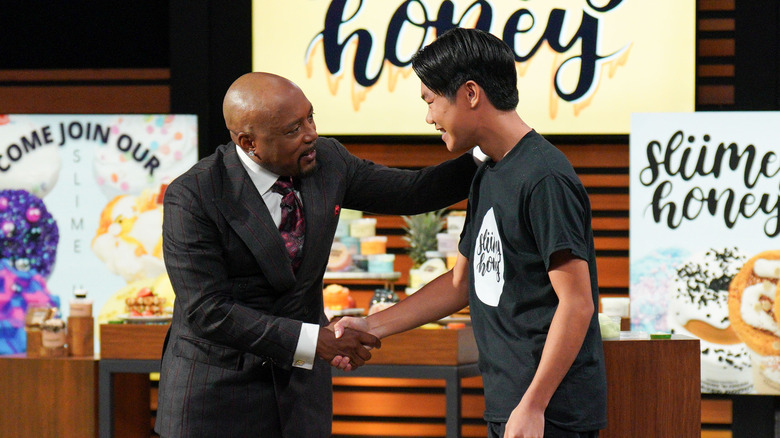 Daymond John and Mark Lin shaking hands