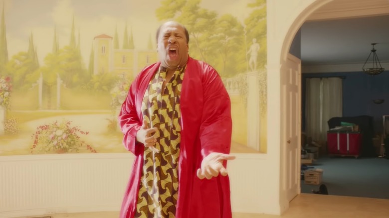Leslie David Baker in 2 Be Simple video