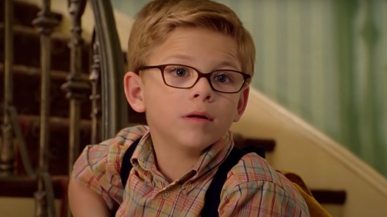 Jonathan Lipnicki wears glasses