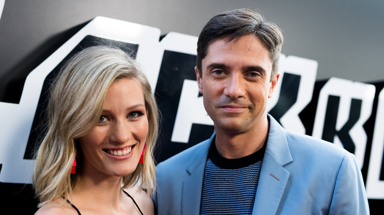 Ashley Hinshaw and Topher Grace