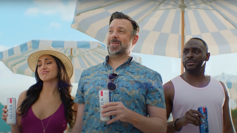 Jason Sudeikis on beach drinking