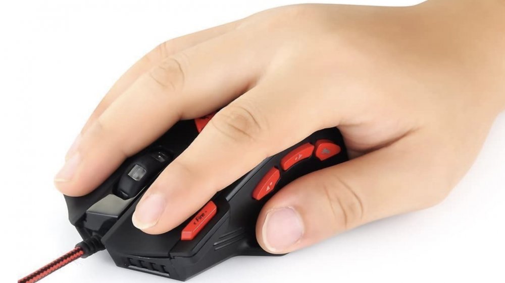 When You Use A Gaming Mouse Every Day, This Is What Happens To Your Hands