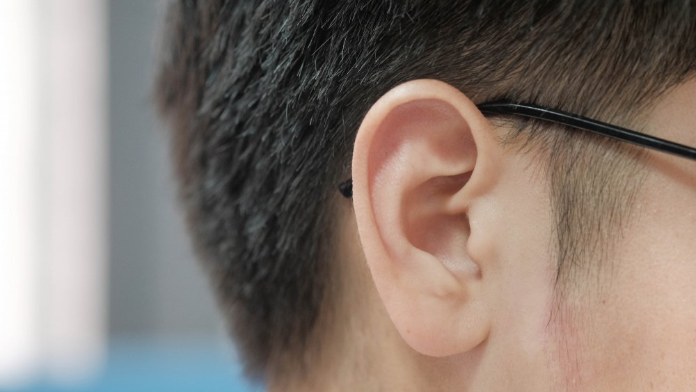 When You Wear Headphones All Day, This Is What Happens To Your Body