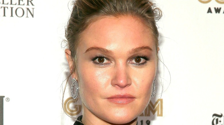 Julia Stiles red carpet updo