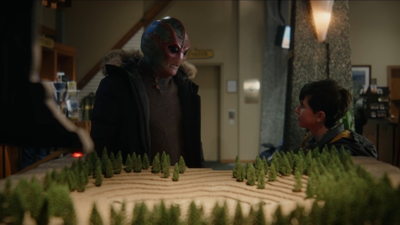 Alien Harry talking with Max in "Resident Alien"